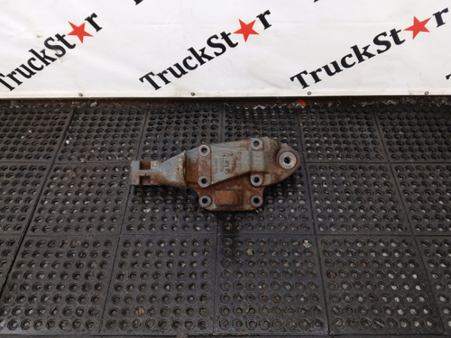 Кронштейн передней рессоры левый