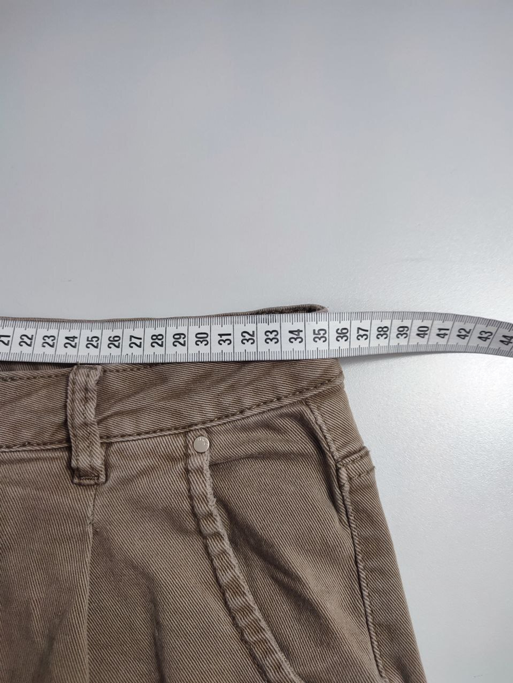 Джинсы бежевые 46 размер