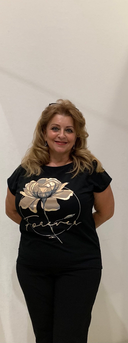 Черный блузон с бежево-золотым принтом в виде цветка