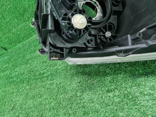 Битая Фара правая Suzuki Swift 4 (2011-2013) галоген