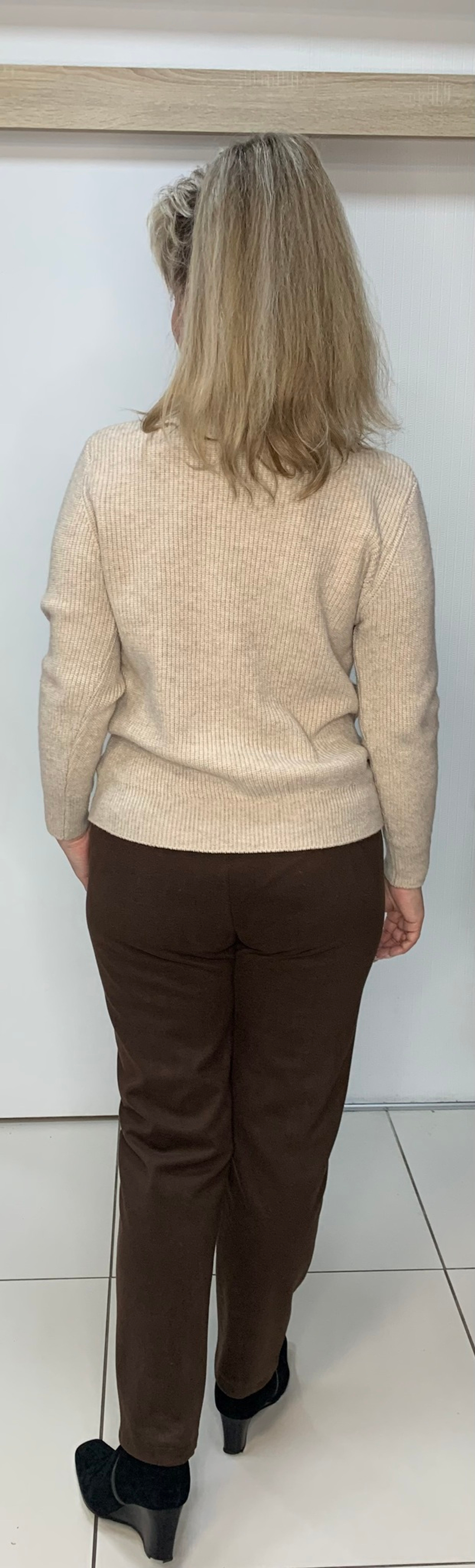 Джемпер под "лапшу" с буквой R