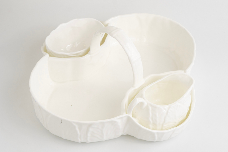 Винтажная фарфоровая корзинка для клубники с капустными листьями