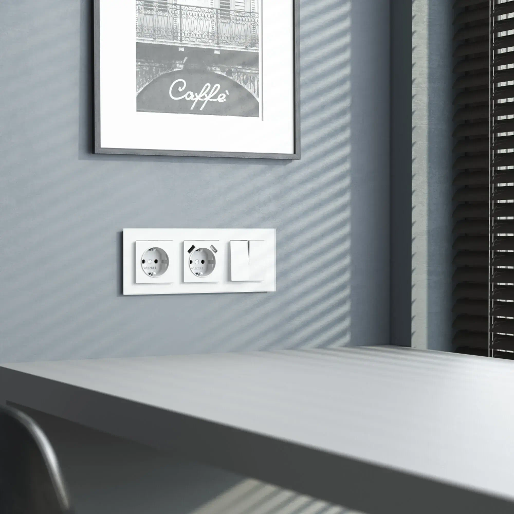 Рамка на 3 поста Favorit (белый матовый) W0031105