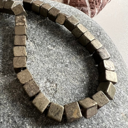 Пирит. Камни для изделий на заказ. Цена зависит от вида заказанного изделия