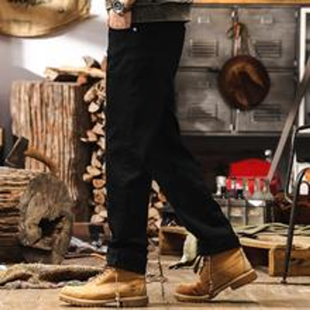 Тонкие джинсы чёрного цвета от бренда Jerryeno