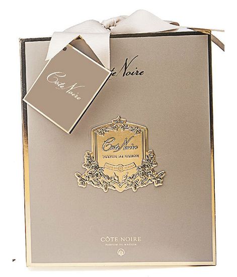 Большая ванильная свеча "ёлочка" с золотой пчелой и платком, Cote Noire