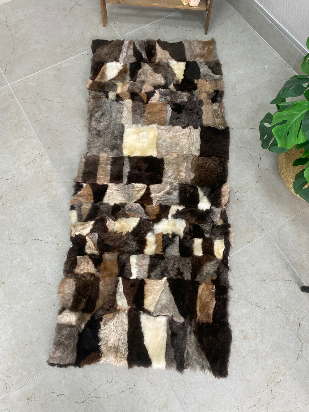 Коврик прикроватный накидка на кресло из кусочков овчины, 160 х 50 см.