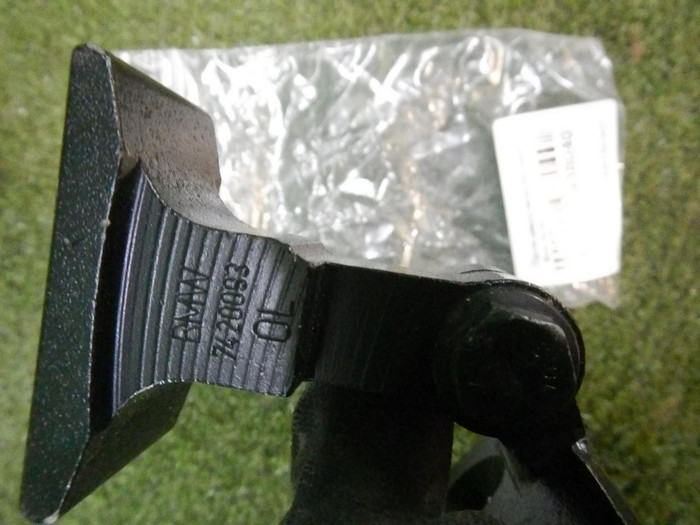 Петля двери передняя левая BMW 7er G11 (2015-2022)