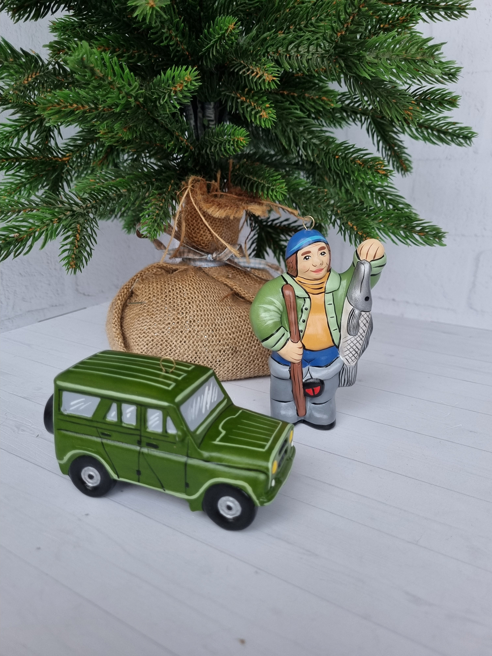 Набор игиушек "Машинка УАЗ и Рыбак"