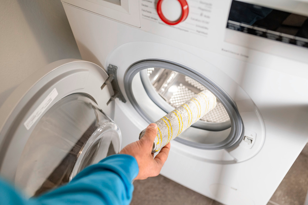 Pобот-пылесос для влажной уборки с роликовой щеткой RVF 7 Comfort