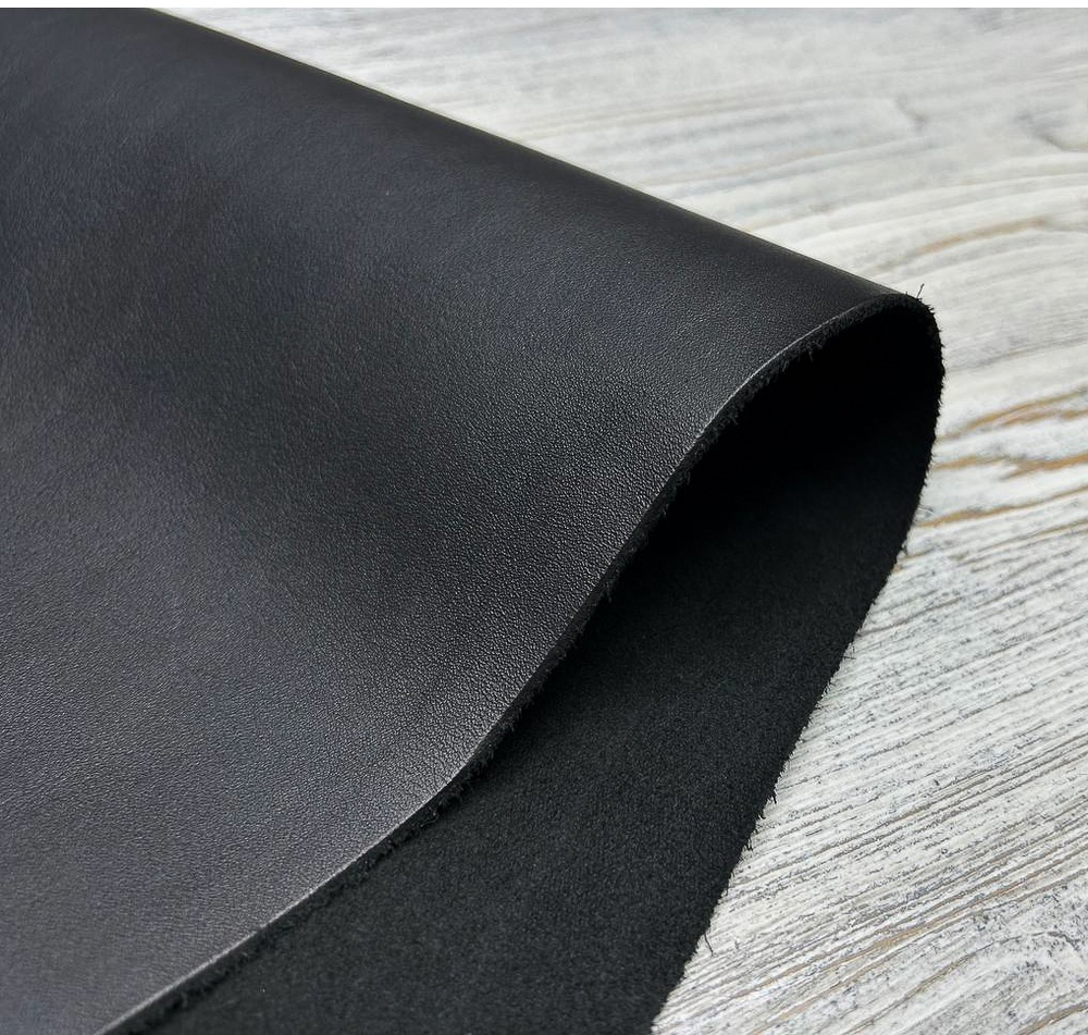 Крупный план кожи Наппа цв. Черный / Nappa Soft Nero, толщ. 1,4-1,6 мм,