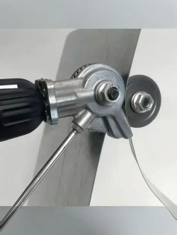 Насадка на шуруповерт для резки листового металла, фанеры, пластика / Насадка ножницы на шуруповерт