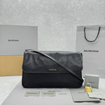 Сумка-мессенджер Balenciaga