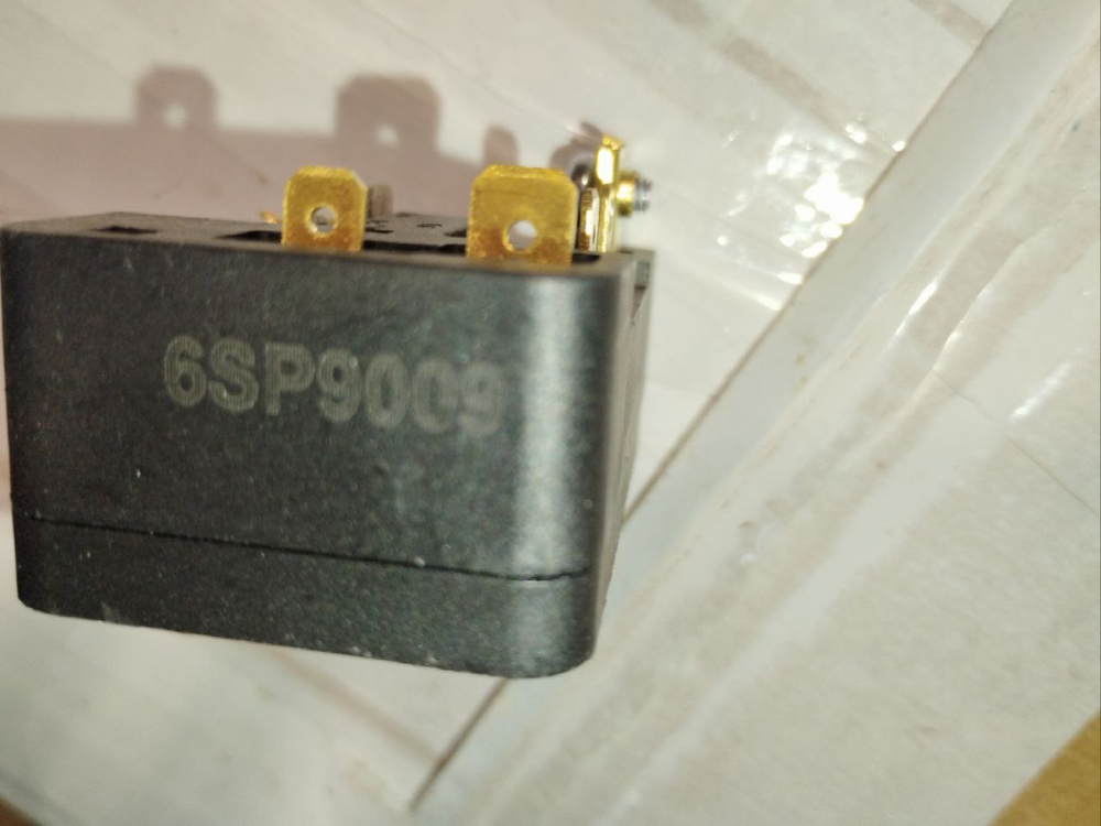 Реле пускозащитное холодильника INDESIT ZANUSSI HL096 6SP9009 3B8AB