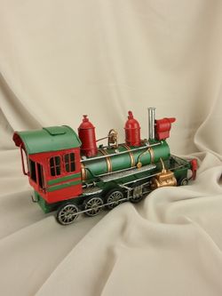 R&D Модель паровоза зеленый