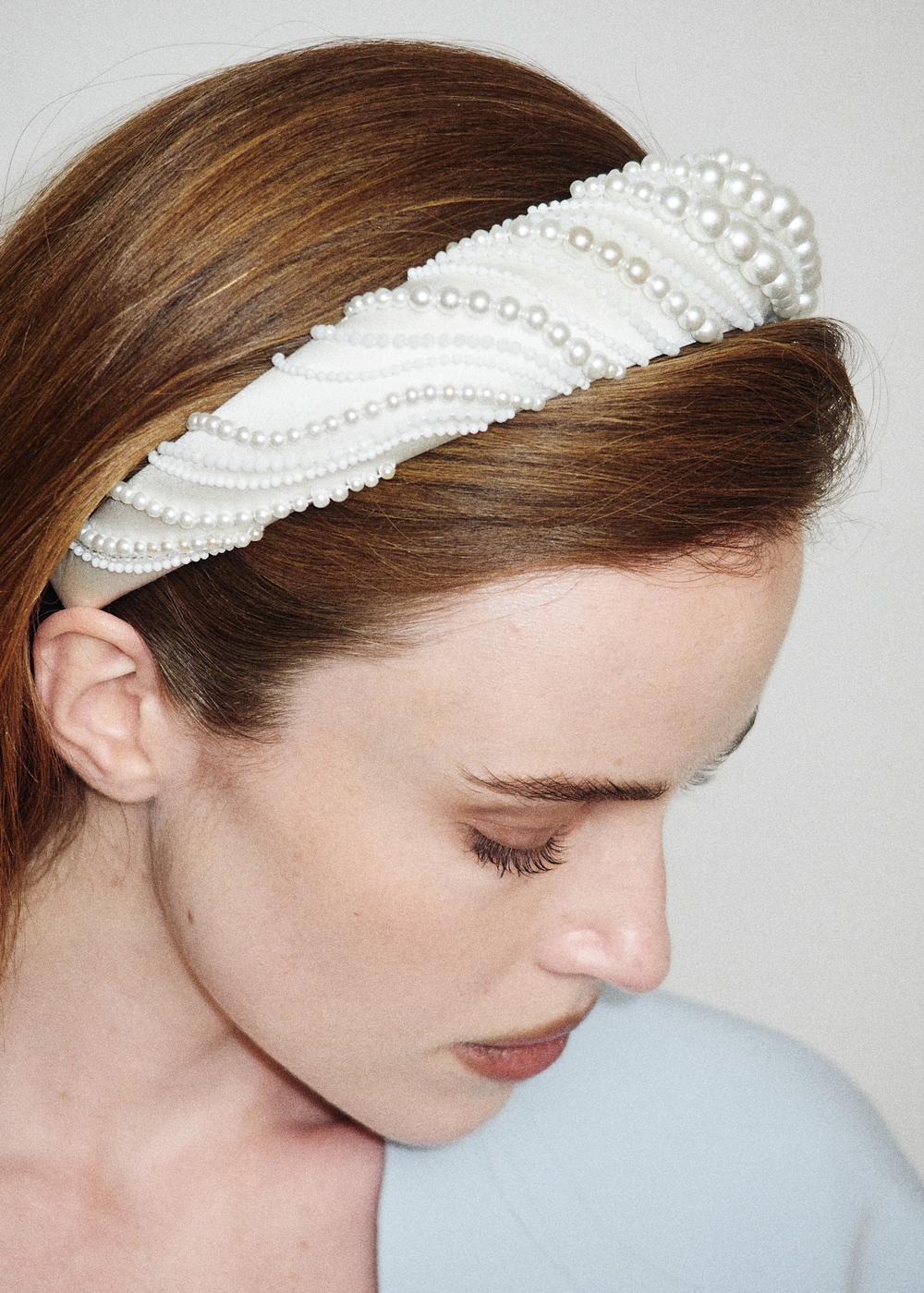 Ободок объемный с жемчужными линиями