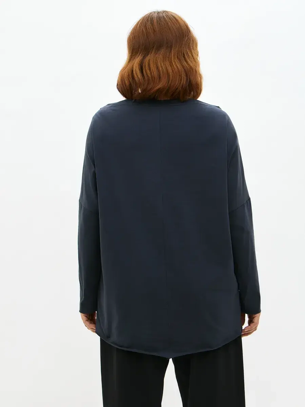 Лонгслив с широким вырезом лодочка графит