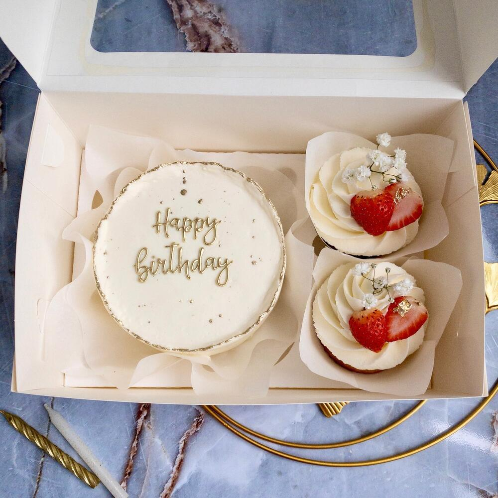 Бенто торт и 2 капкейка «Happy Birthday»
