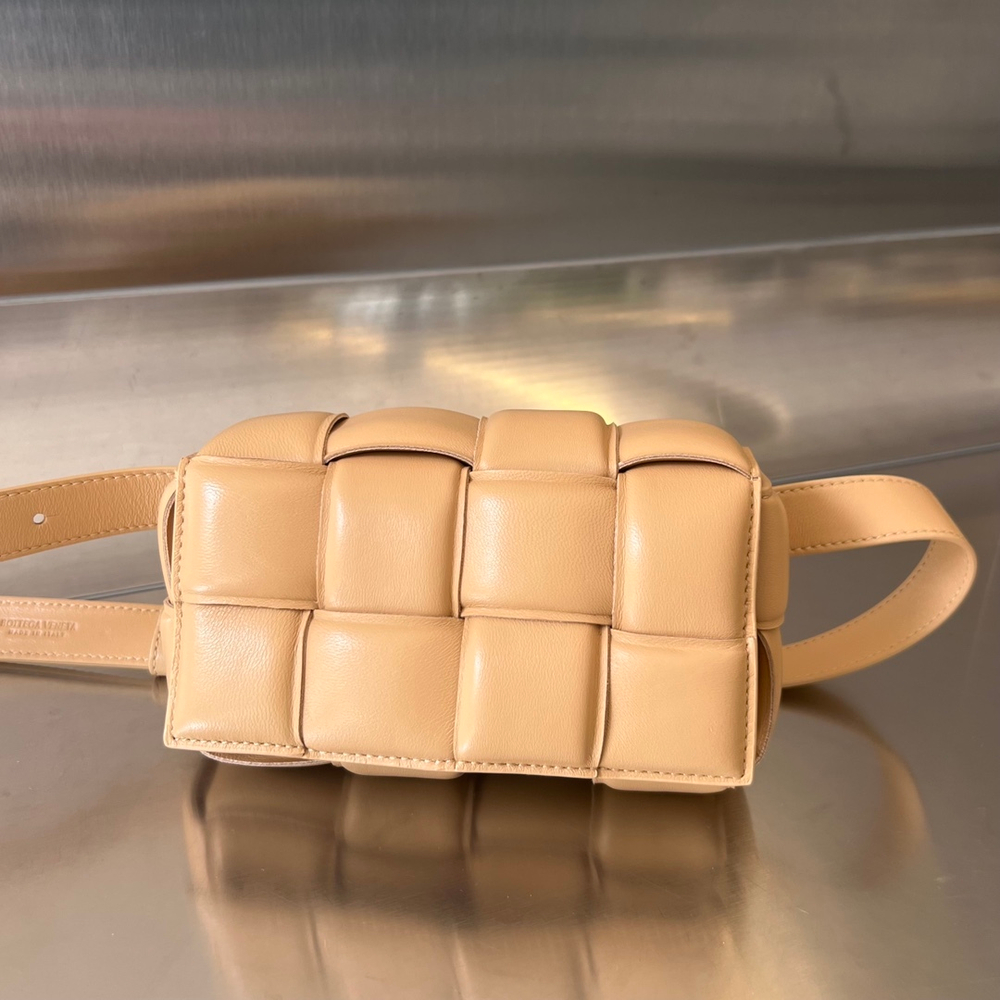 Bottega Veneta Mini Cassette 18 cm