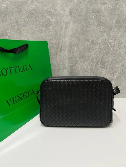 Сумка-мессенджер мужская кожаная Bottega Veneta через плечо