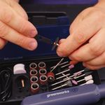 Гравер аккумуляторный Greenworks GPT-8VRT, 8V, Арт.3200707, с принадлежностями 52 шт