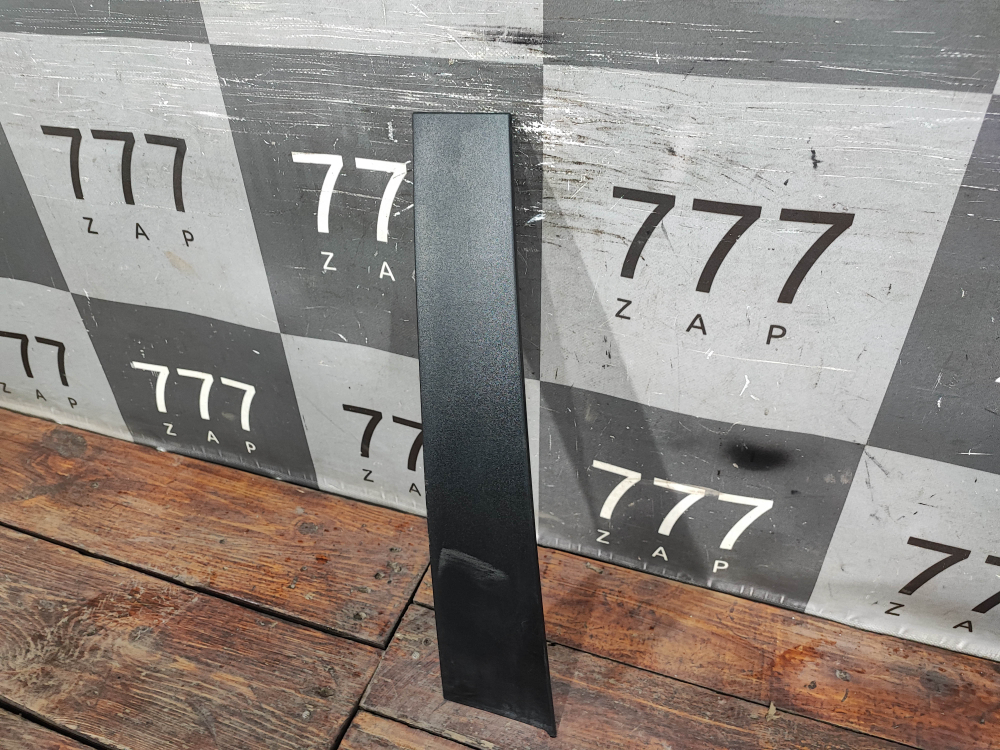 Накладка двери задней правой Kia Carnival 4 (KA4) 20-нв Б/У Оригинал 83260R0000