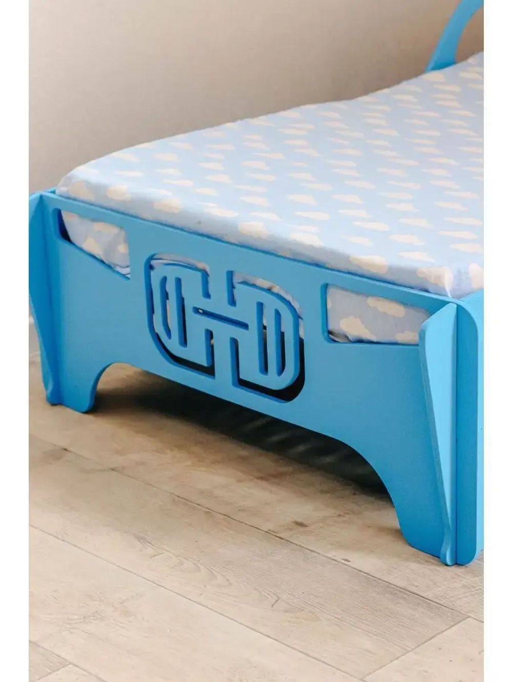 Кровать машина детская односпальная 140x70