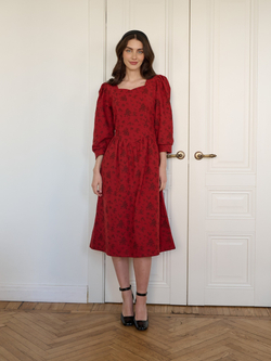 Платье с вырезом-сердечко