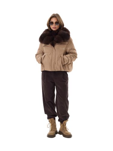 Короткая бежевая парка с песцовым воротником