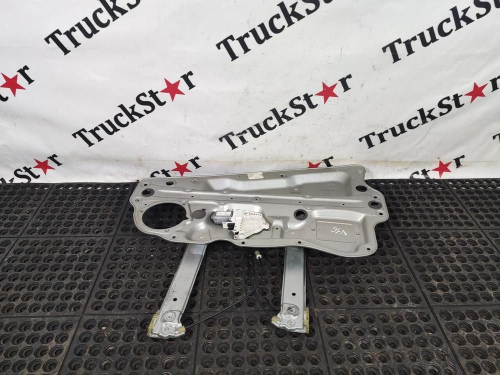 Стеклоподъемник правый в сборе