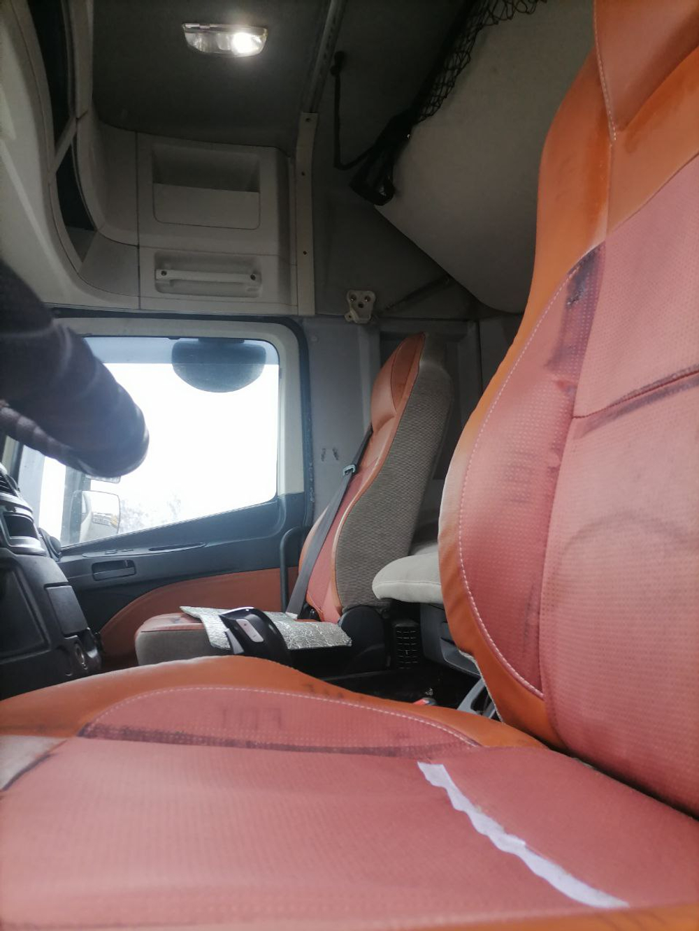 Foton AUMAN 4x2 Седельный тягач BJ4189SLFKA (Дизельный, 11,8 л, 470 л.с. АТ)