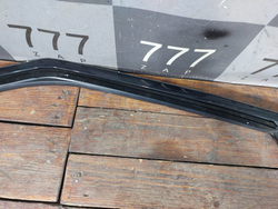 Уплoтнитeль cтeклa двepи пepeднeй пpaвoй Jaecoo J7 23-нв Б/У Оригинал 554001649AA