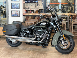 Heritage 114 Softail Harley-Davidson 2021 Vivid Black Deadwood Green / Vivid Black