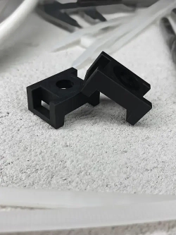 Площадка под хомут DM PLAST Чёрная 23х16 мм., Полиамид, 100шт.