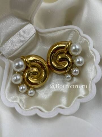 Серьги золотистые в форме ракушки с жемчужинами
