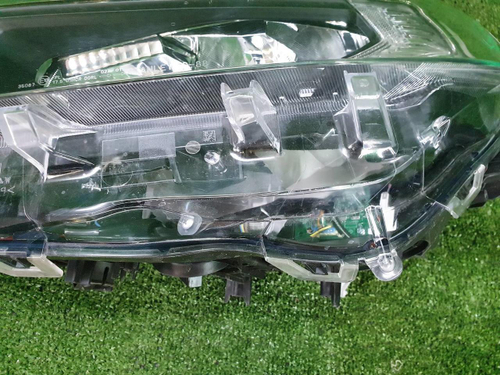 Фара левая Toyota RAV4 5 XA50 (2018-н.в.) LED