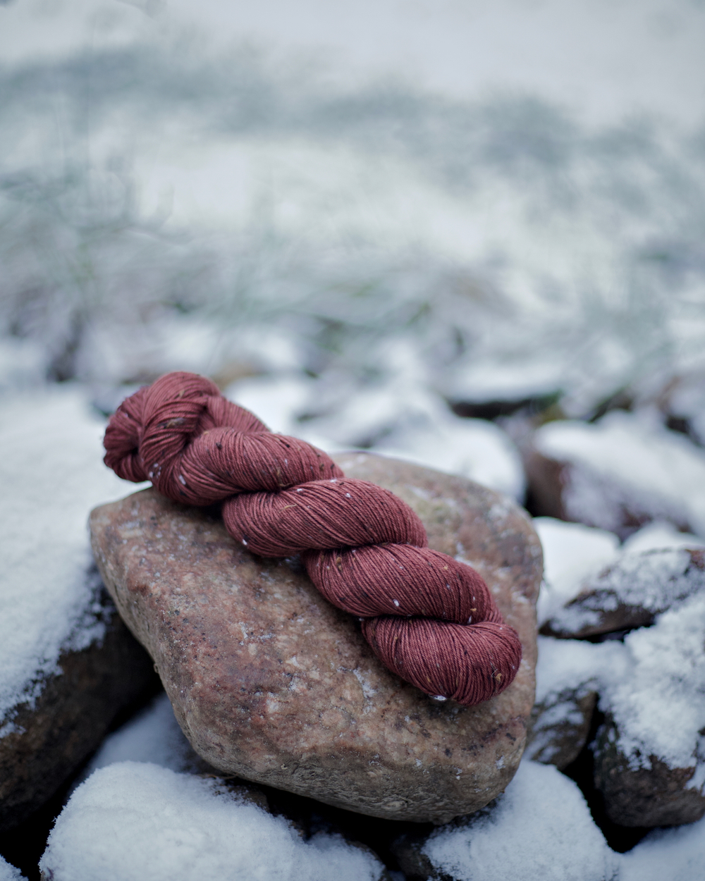 Предзаказ носочный твид "Вишневая косточка"