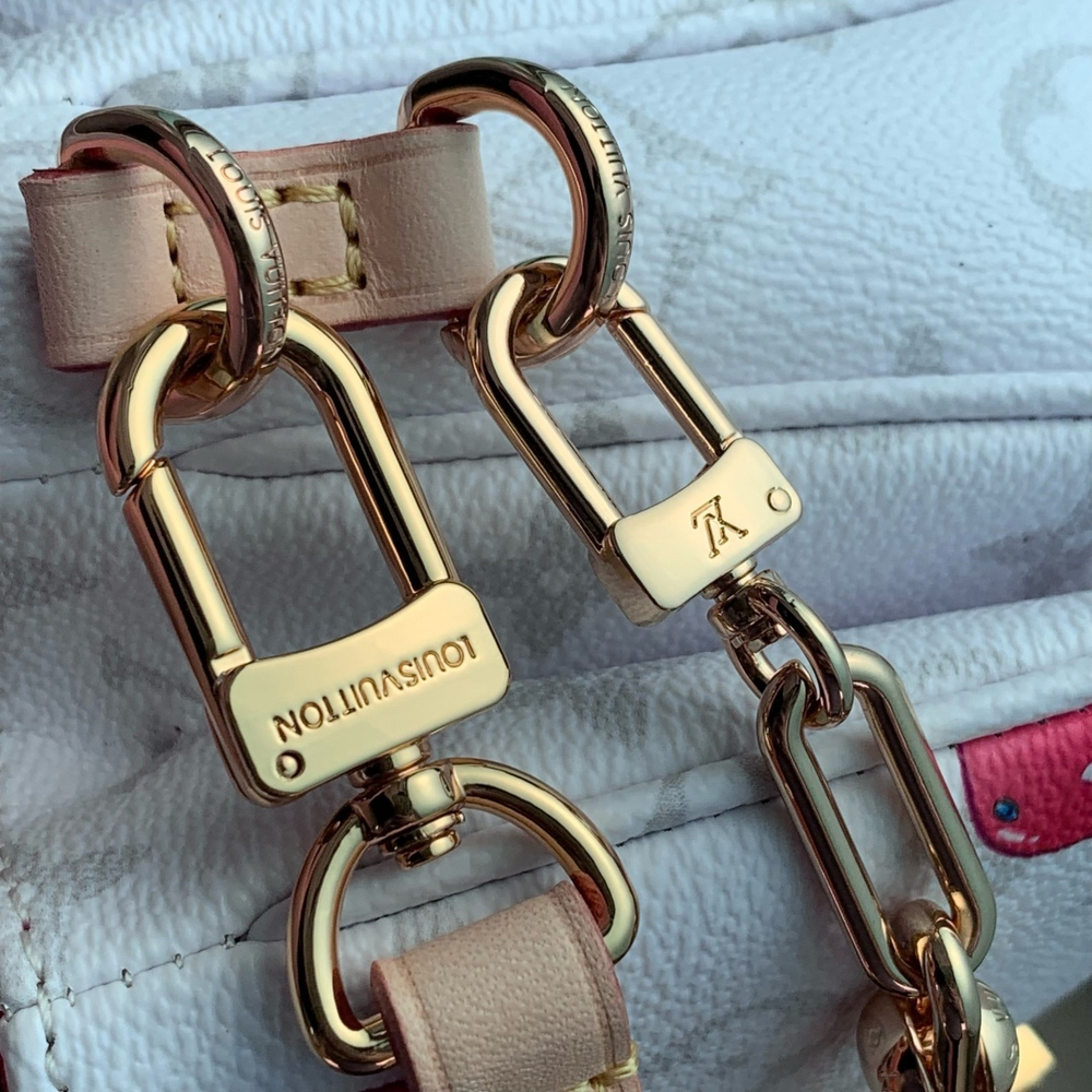 Louis Vuitton Pochette Metis East West