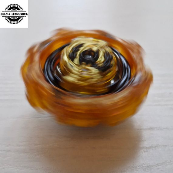 Волчок Chain Kerbeus Karma Moment'-3 и лаунчер из набора B204 от Takara Tomy