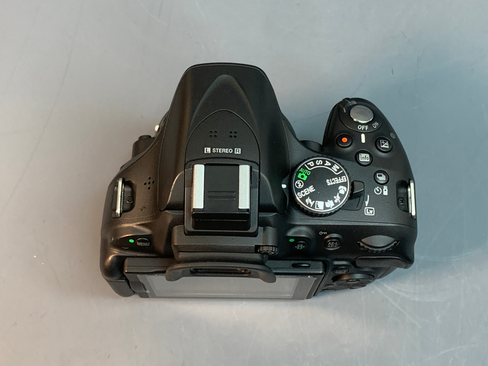Nikon D5200 Kit 18-55mm 40 кадров