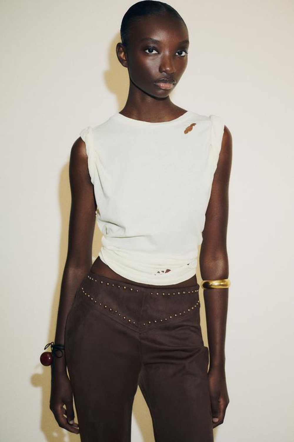 ZARA БРЮКИ FLARE ИЗ ТКАНИ ПОД ЗАМШУ С ЗАКЛЕПКАМИ, ШОКОЛАДНЫЙ