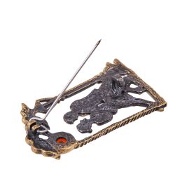 AM-3843 Брошь «Пара в танце» (латунь, янтарь)