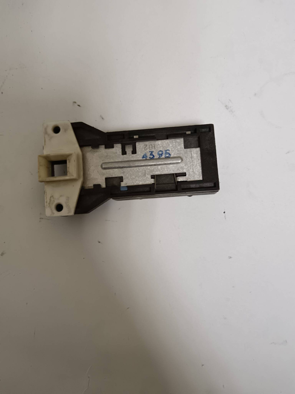 C00105105 59 Устройство блокировки люка для стиральных машин Indesit Ariston