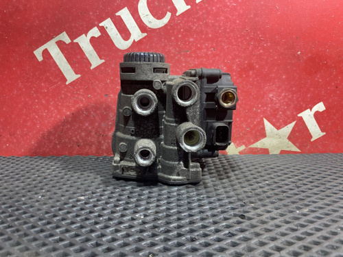 Кран управления тормозами прицепа