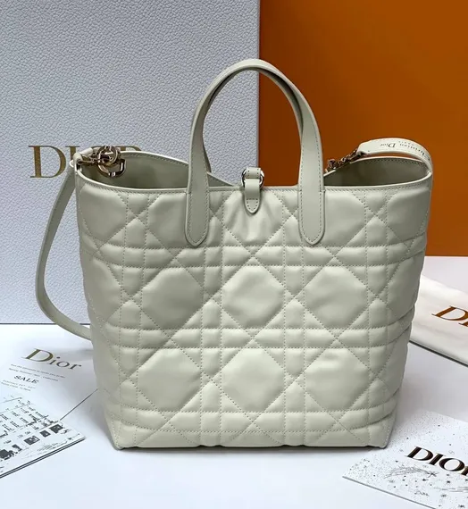 Сумка Dior Toujours вертикальная, белый