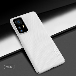 Жесткий тонкий чехол от Nillkin белого цвета для смартфона Xiaomi Mi 12, 12X и 12S, серия Super Frosted Shield