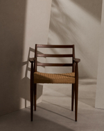 Analy Стул из массива дуба с отделкой под орех и сиденьем из веревки