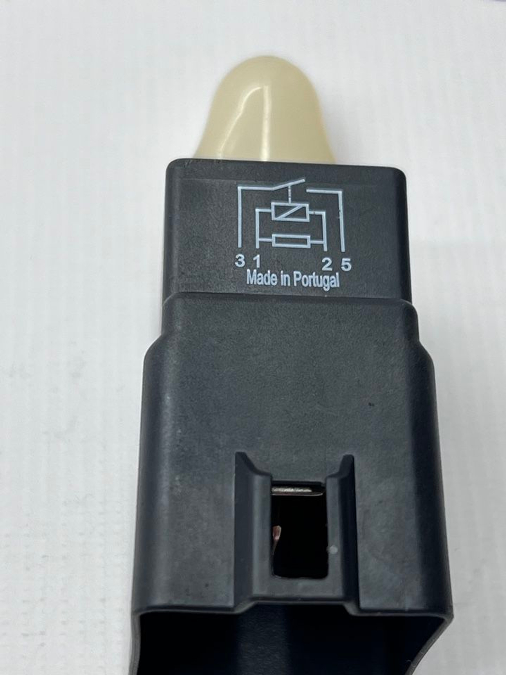 Реле обогрева стекла Volkswagen. 3B0951253. Оригинал.