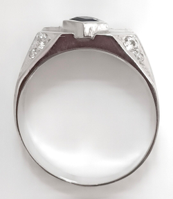 Ювелирное кольцо из серебра