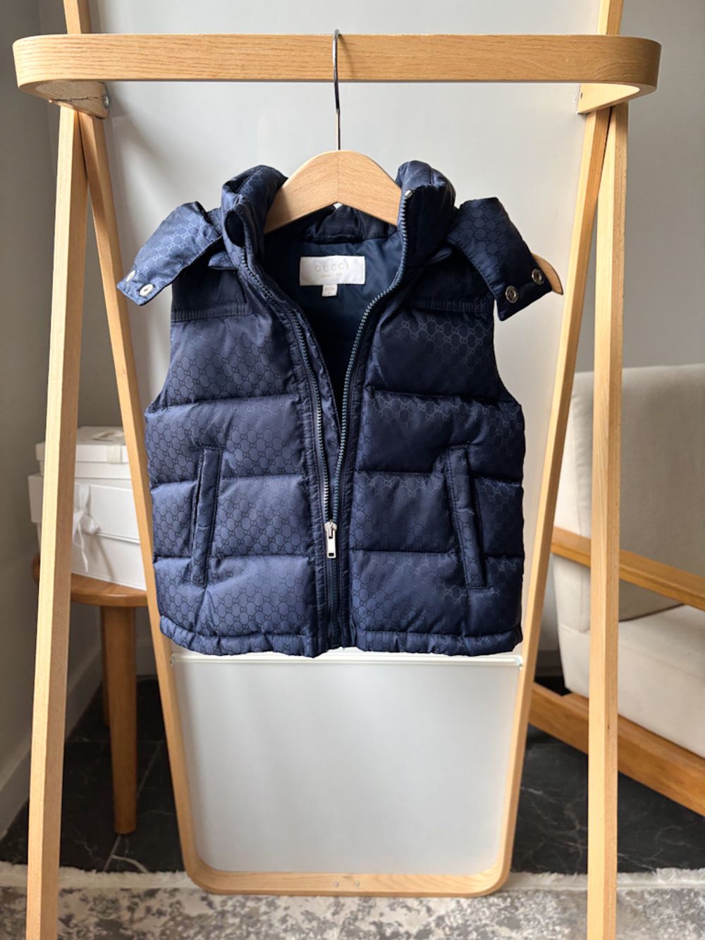 Пуховой жилет Gucci, 86